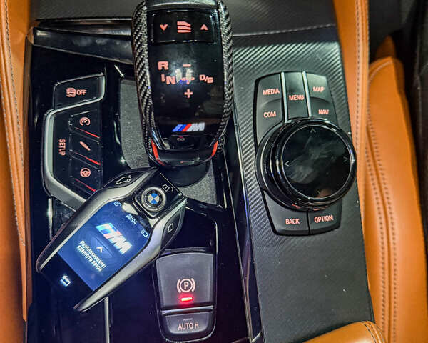 БМВ М5 2019 у Трускавце на Automoto.ua Сірий БМВ М5, об'ємом двигуна 4.39 л та пробігом 82 тис. км за 90000 $, фото 27 на Automoto.ua