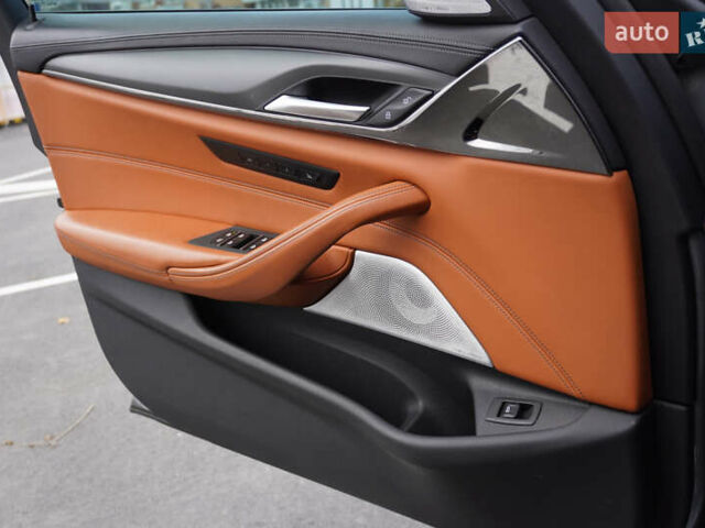 Серый БМВ М5, объемом двигателя 4.39 л и пробегом 43 тыс. км за 109000 $, фото 41 на Automoto.ua