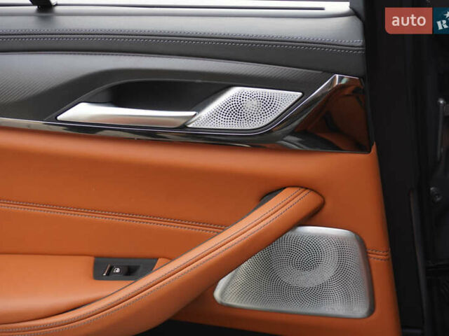 Серый БМВ М5, объемом двигателя 4.39 л и пробегом 43 тыс. км за 109000 $, фото 47 на Automoto.ua