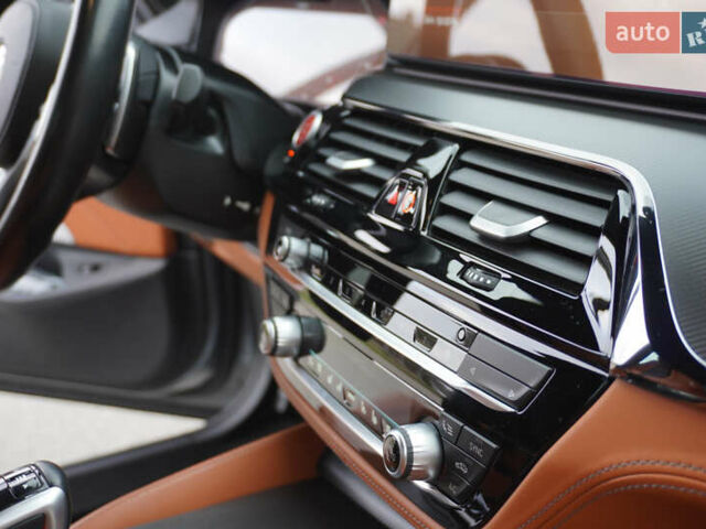 Серый БМВ М5, объемом двигателя 4.39 л и пробегом 43 тыс. км за 109000 $, фото 38 на Automoto.ua