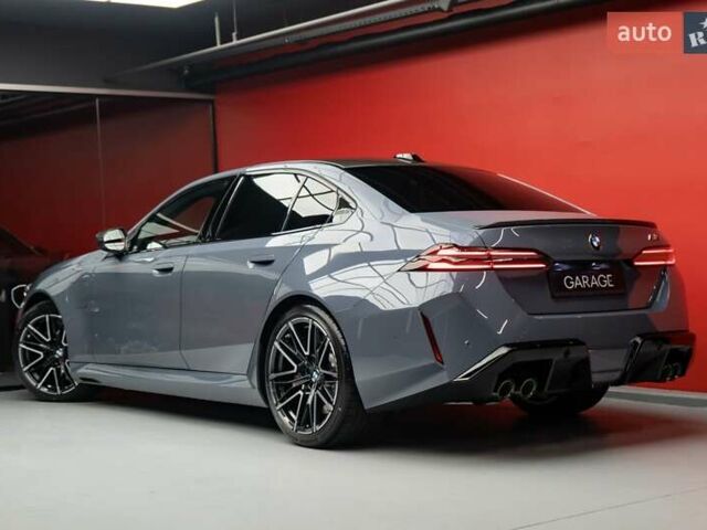 Серый БМВ М5, объемом двигателя 4.4 л и пробегом 1 тыс. км за 185900 $, фото 13 на Automoto.ua