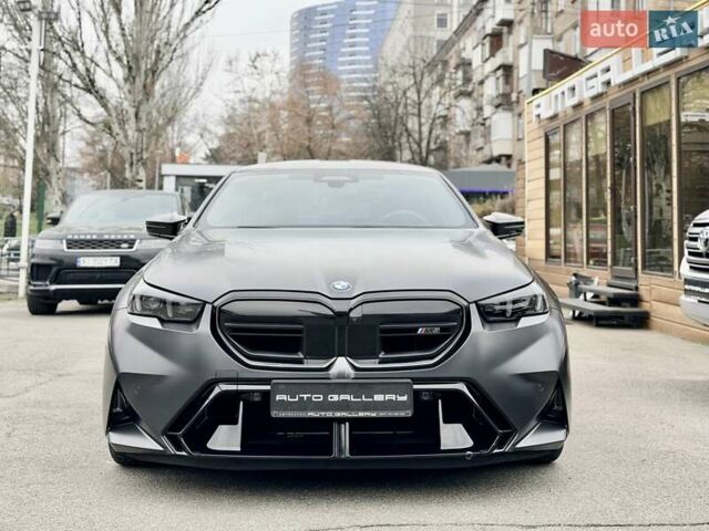 Серый БМВ М5, объемом двигателя 4.39 л и пробегом 9 тыс. км за 179500 $, фото 5 на Automoto.ua
