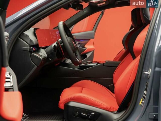 Серый БМВ М5, объемом двигателя 4.4 л и пробегом 1 тыс. км за 185900 $, фото 18 на Automoto.ua