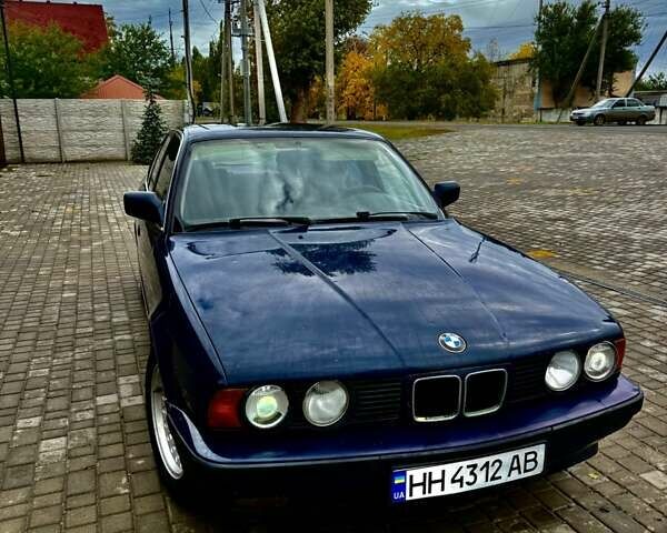 БМВ М5 1991 у Раздельной на Automoto.ua Синій БМВ М5, об'ємом двигуна 2 л та пробігом 300 тис. км за 2400 $, фото 3 на Automoto.ua