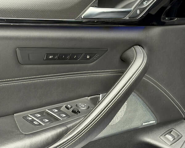 Синий БМВ М5, объемом двигателя 4.39 л и пробегом 90 тыс. км за 57000 $, фото 69 на Automoto.ua