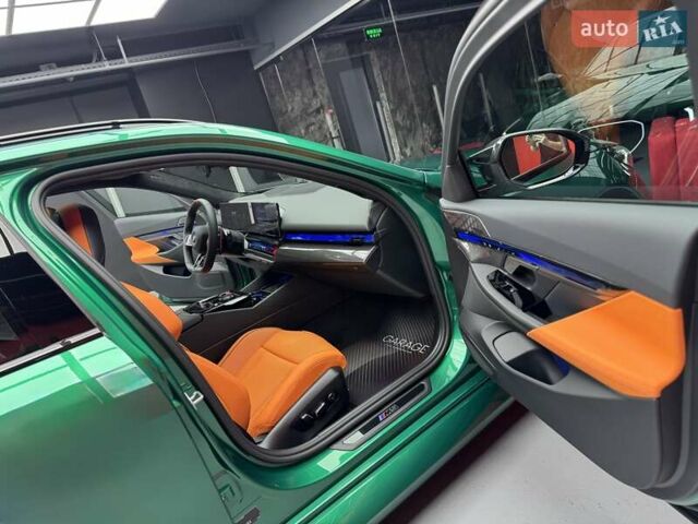 Зеленый БМВ М5, объемом двигателя 4.4 л и пробегом 1 тыс. км за 178800 $, фото 58 на Automoto.ua