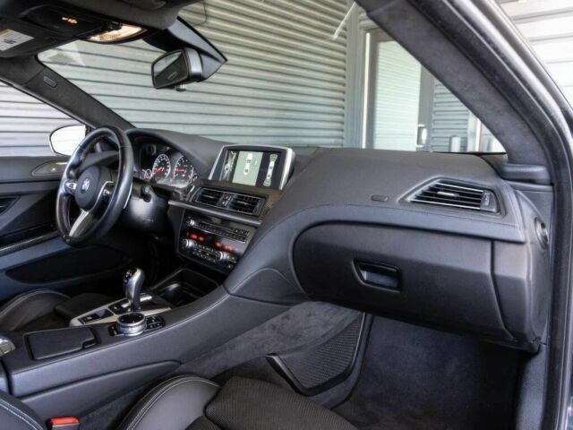 Черный БМВ М6, объемом двигателя 4.4 л и пробегом 77 тыс. км за 20500 $, фото 6 на Automoto.ua