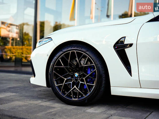 Белый БМВ M8, объемом двигателя 4.39 л и пробегом 25 тыс. км за 105000 $, фото 6 на Automoto.ua