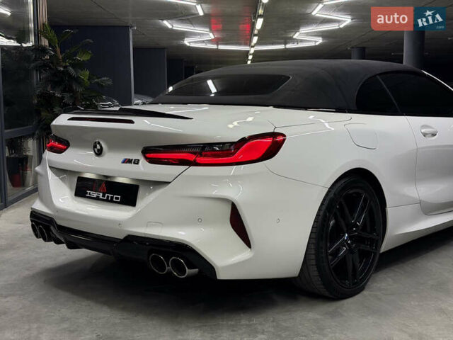 Белый БМВ M8, объемом двигателя 4.39 л и пробегом 80 тыс. км за 66500 $, фото 16 на Automoto.ua