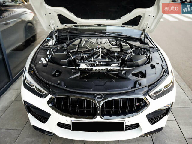 Белый БМВ M8, объемом двигателя 4.39 л и пробегом 25 тыс. км за 105000 $, фото 9 на Automoto.ua