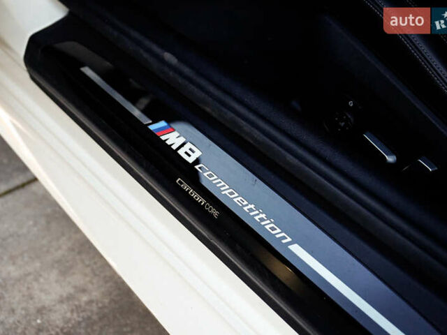 Белый БМВ M8, объемом двигателя 4.39 л и пробегом 25 тыс. км за 105000 $, фото 16 на Automoto.ua