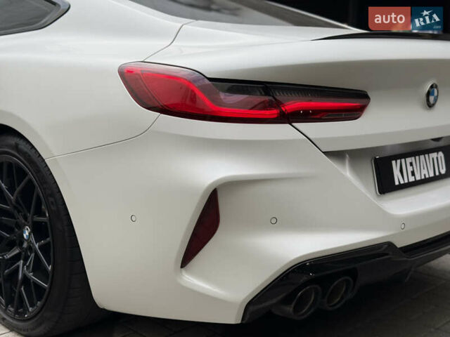 Белый БМВ M8, объемом двигателя 4.4 л и пробегом 64 тыс. км за 82000 $, фото 5 на Automoto.ua