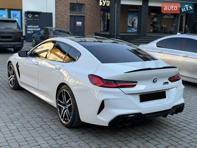 Белый БМВ M8, объемом двигателя 4.4 л и пробегом 64 тыс. км за 88500 $, фото 12 на Automoto.ua