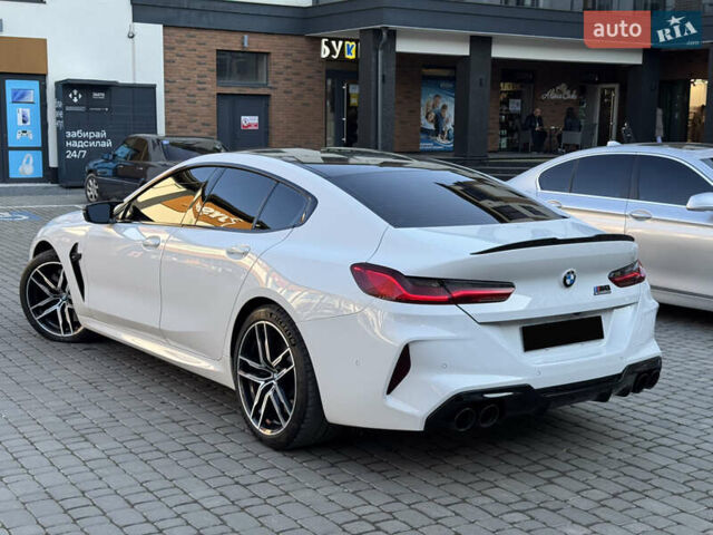 Белый БМВ M8, объемом двигателя 4.4 л и пробегом 64 тыс. км за 88500 $, фото 11 на Automoto.ua