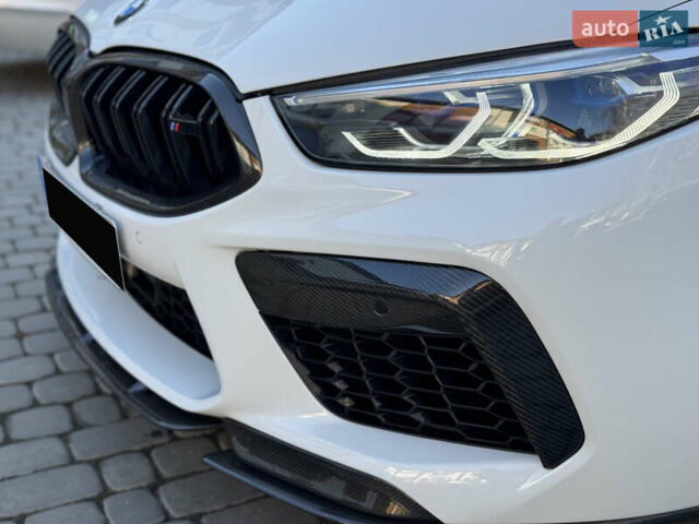 Белый БМВ M8, объемом двигателя 4.4 л и пробегом 64 тыс. км за 88500 $, фото 2 на Automoto.ua