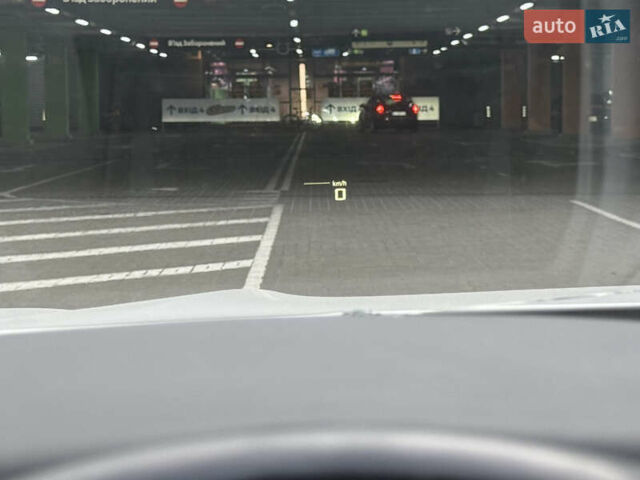 Белый БМВ M8, объемом двигателя 4.4 л и пробегом 64 тыс. км за 82000 $, фото 19 на Automoto.ua