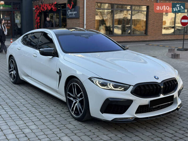 Белый БМВ M8, объемом двигателя 4.4 л и пробегом 64 тыс. км за 88500 $, фото 3 на Automoto.ua