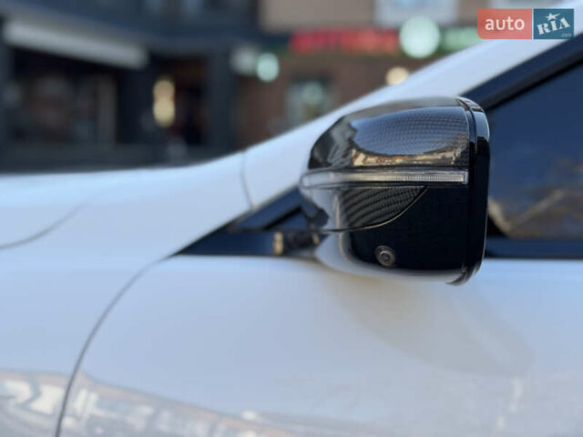 Белый БМВ M8, объемом двигателя 4.4 л и пробегом 64 тыс. км за 88500 $, фото 10 на Automoto.ua