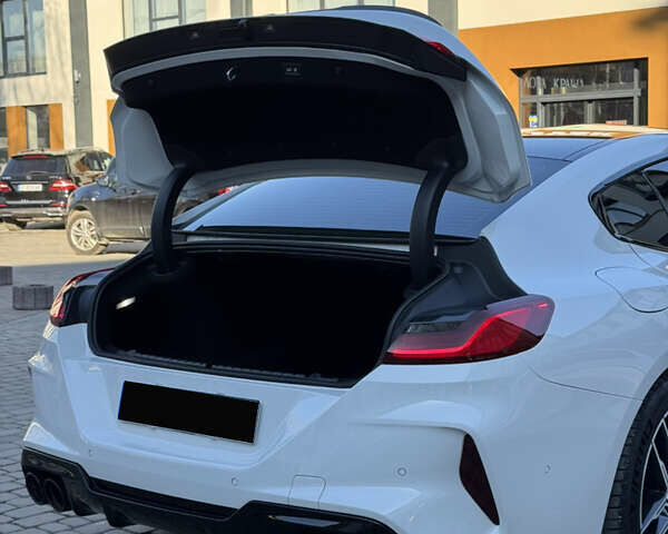 Белый БМВ M8, объемом двигателя 4.4 л и пробегом 64 тыс. км за 88500 $, фото 32 на Automoto.ua