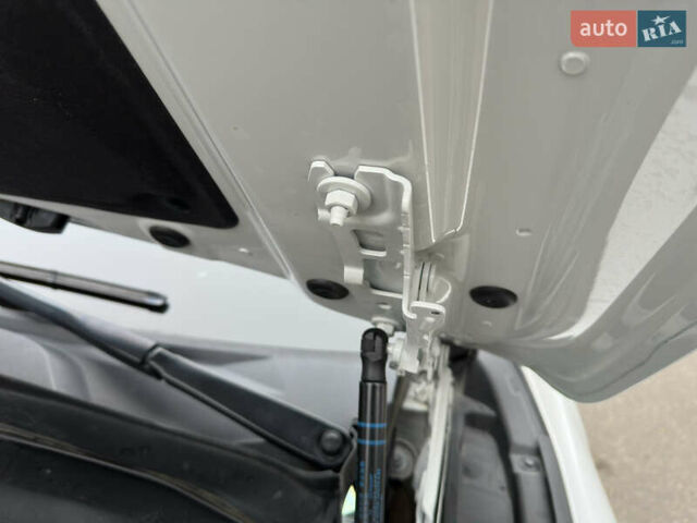 Білий БМВ M8, об'ємом двигуна 4.4 л та пробігом 89 тис. км за 85000 $, фото 55 на Automoto.ua