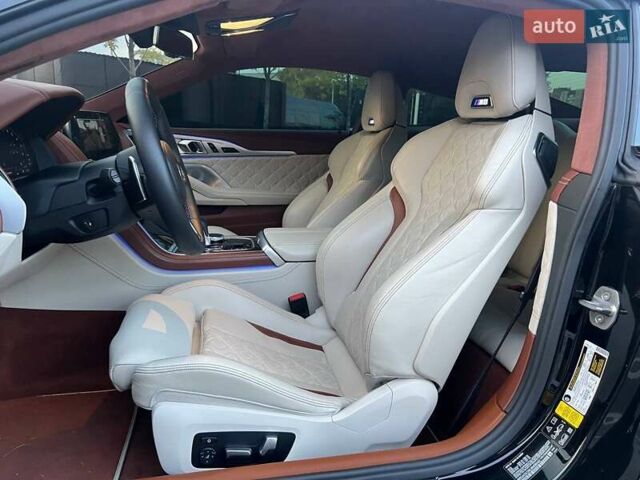 Черный БМВ M8, объемом двигателя 4.39 л и пробегом 71 тыс. км за 99990 $, фото 9 на Automoto.ua