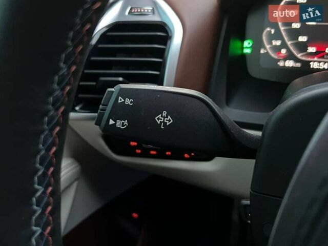 Черный БМВ M8, объемом двигателя 4.39 л и пробегом 71 тыс. км за 84990 $, фото 18 на Automoto.ua