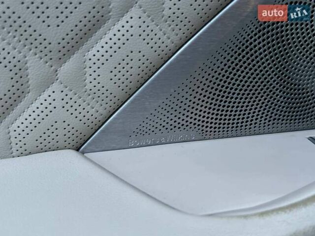 Черный БМВ M8, объемом двигателя 4.39 л и пробегом 71 тыс. км за 84990 $, фото 13 на Automoto.ua