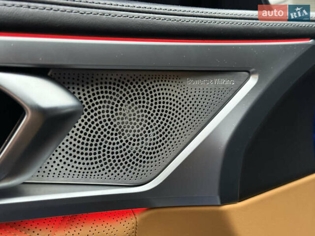 Черный БМВ M8, объемом двигателя 4.4 л и пробегом 79 тыс. км за 76000 $, фото 13 на Automoto.ua