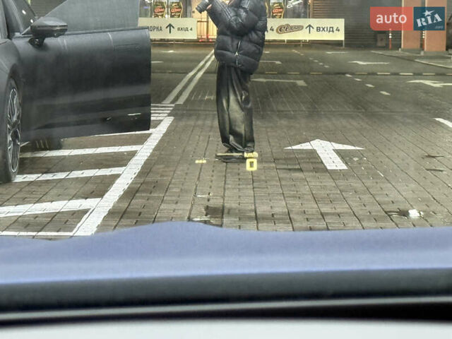 Черный БМВ M8, объемом двигателя 4.4 л и пробегом 79 тыс. км за 76000 $, фото 19 на Automoto.ua