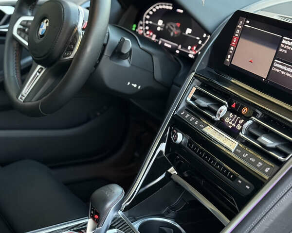 Черный БМВ M8, объемом двигателя 4.39 л и пробегом 44 тыс. км за 97000 $, фото 12 на Automoto.ua