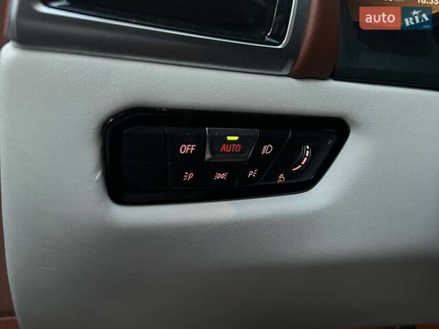 Черный БМВ M8, объемом двигателя 4.39 л и пробегом 71 тыс. км за 99990 $, фото 17 на Automoto.ua