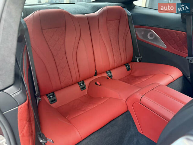 Красный БМВ M8, объемом двигателя 4.39 л и пробегом 25 тыс. км за 149000 $, фото 61 на Automoto.ua