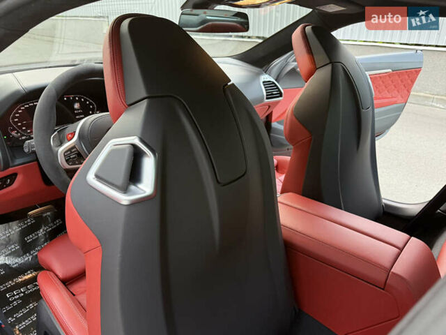 Красный БМВ M8, объемом двигателя 4.39 л и пробегом 25 тыс. км за 149000 $, фото 59 на Automoto.ua