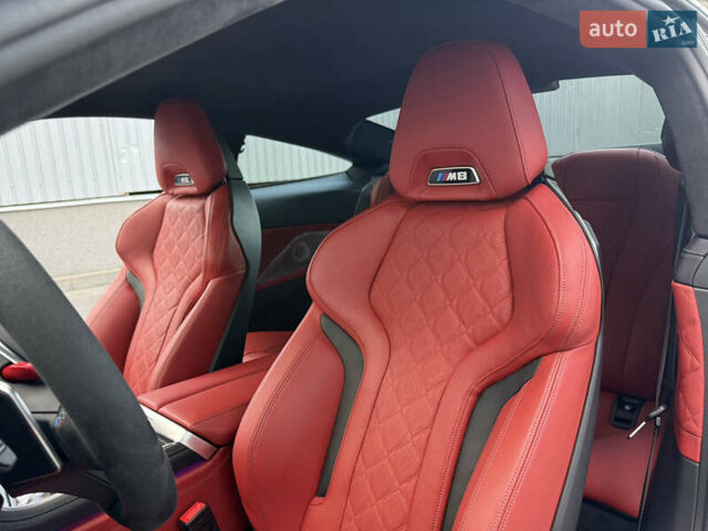 Красный БМВ M8, объемом двигателя 4.39 л и пробегом 25 тыс. км за 149000 $, фото 50 на Automoto.ua
