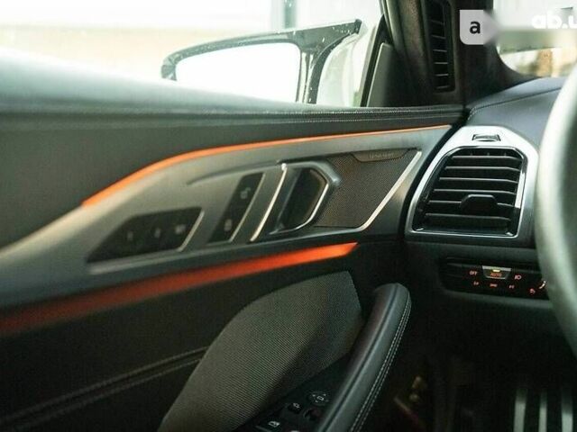 БМВ M8, объемом двигателя 4.4 л и пробегом 4 тыс. км за 135000 $, фото 25 на Automoto.ua