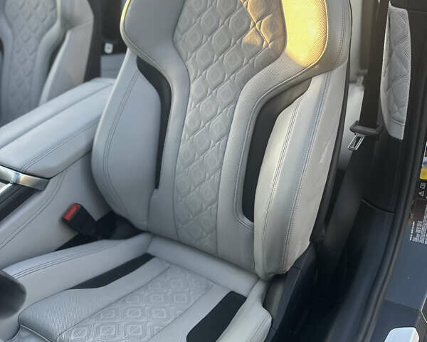 Серый БМВ M8, объемом двигателя 4.39 л и пробегом 32 тыс. км за 85000 $, фото 14 на Automoto.ua