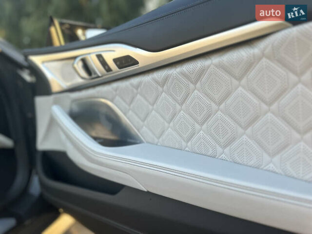 Серый БМВ M8, объемом двигателя 4.39 л и пробегом 32 тыс. км за 85000 $, фото 23 на Automoto.ua