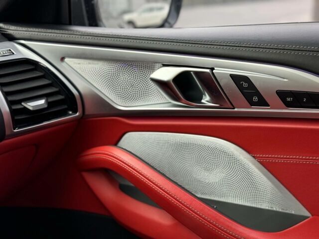 Серый БМВ M8, объемом двигателя 4.4 л и пробегом 87 тыс. км за 63000 $, фото 7 на Automoto.ua