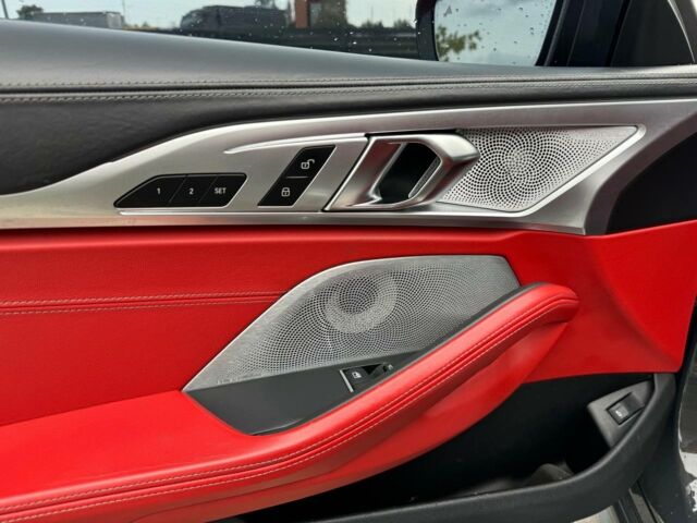 Серый БМВ M8, объемом двигателя 4.4 л и пробегом 87 тыс. км за 63000 $, фото 4 на Automoto.ua