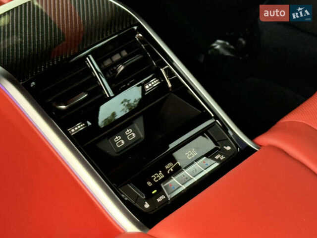 Серый БМВ M8, объемом двигателя 4.4 л и пробегом 64 тыс. км за 98000 $, фото 15 на Automoto.ua