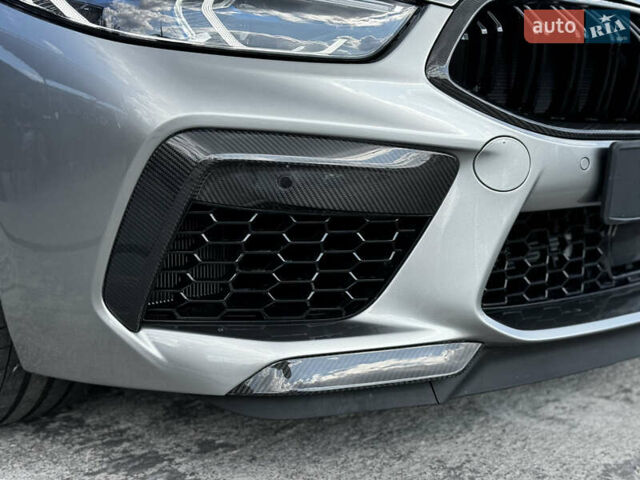 Серый БМВ M8, объемом двигателя 4.4 л и пробегом 17 тыс. км за 109000 $, фото 9 на Automoto.ua