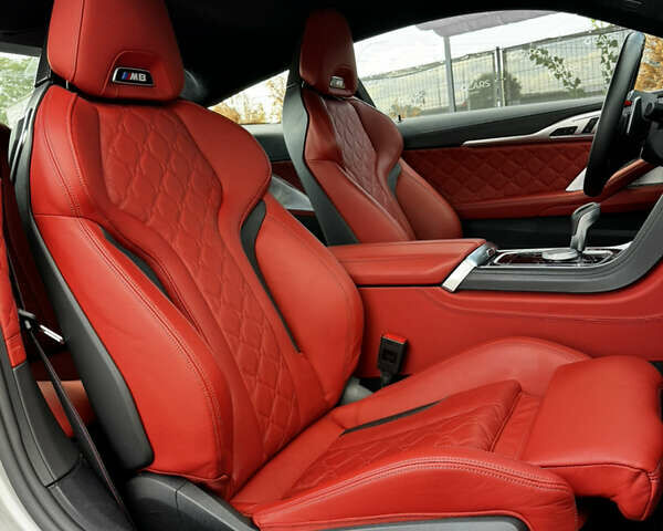 Серый БМВ M8, объемом двигателя 4.4 л и пробегом 17 тыс. км за 109000 $, фото 43 на Automoto.ua