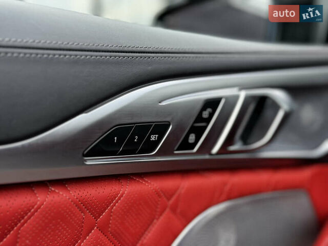 Серый БМВ M8, объемом двигателя 4.4 л и пробегом 17 тыс. км за 109000 $, фото 20 на Automoto.ua