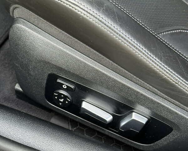 Синий БМВ M8, объемом двигателя 4.39 л и пробегом 56 тыс. км за 90000 $, фото 43 на Automoto.ua