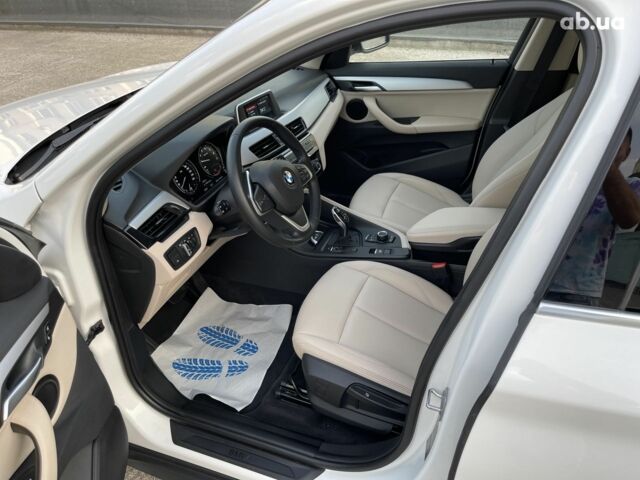 Белый БМВ Х1, объемом двигателя 1.5 л и пробегом 14 тыс. км за 27900 $, фото 6 на Automoto.ua