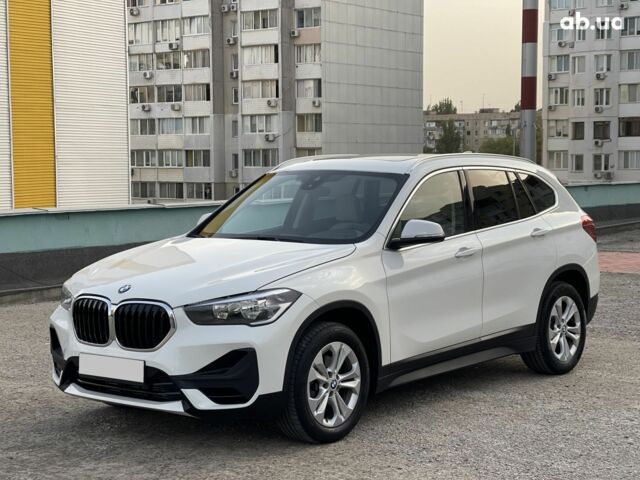 Белый БМВ Х1, объемом двигателя 1.5 л и пробегом 14 тыс. км за 27900 $, фото 1 на Automoto.ua