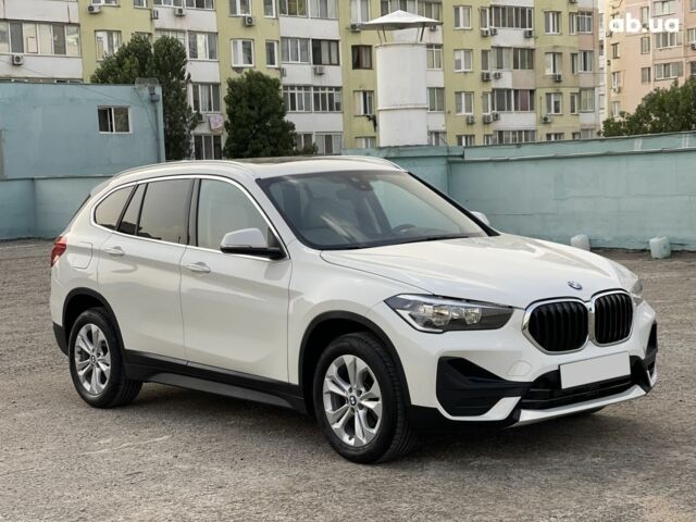 Белый БМВ Х1, объемом двигателя 1.5 л и пробегом 14 тыс. км за 27900 $, фото 2 на Automoto.ua