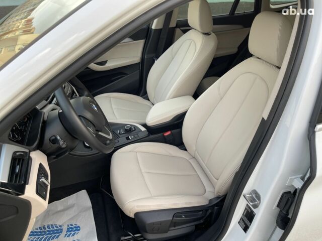 Белый БМВ Х1, объемом двигателя 1.5 л и пробегом 14 тыс. км за 27900 $, фото 7 на Automoto.ua