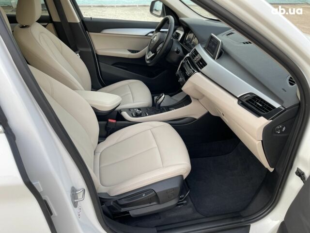 Белый БМВ Х1, объемом двигателя 1.5 л и пробегом 14 тыс. км за 27900 $, фото 8 на Automoto.ua