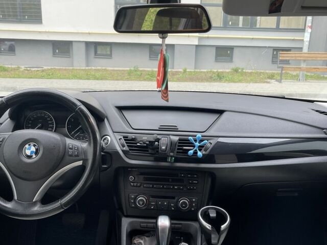 Белый БМВ Х1, объемом двигателя 2 л и пробегом 208 тыс. км за 9500 $, фото 7 на Automoto.ua